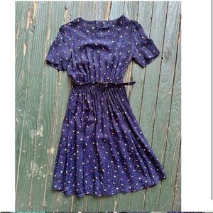 LF Petite Vintage Union Made
NavyFloral Print Pleated Dress Size 6
Belt‎